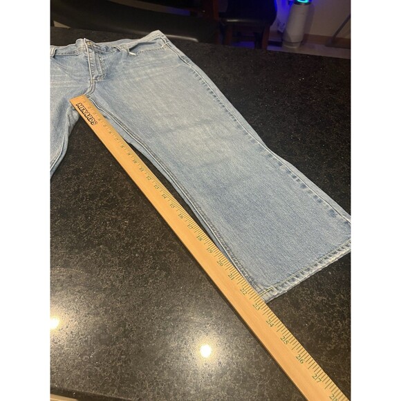Old Navy Women’s 16 Low Rise Light Wash Cropped Bootcut Jeans M - Picture 13 of 16